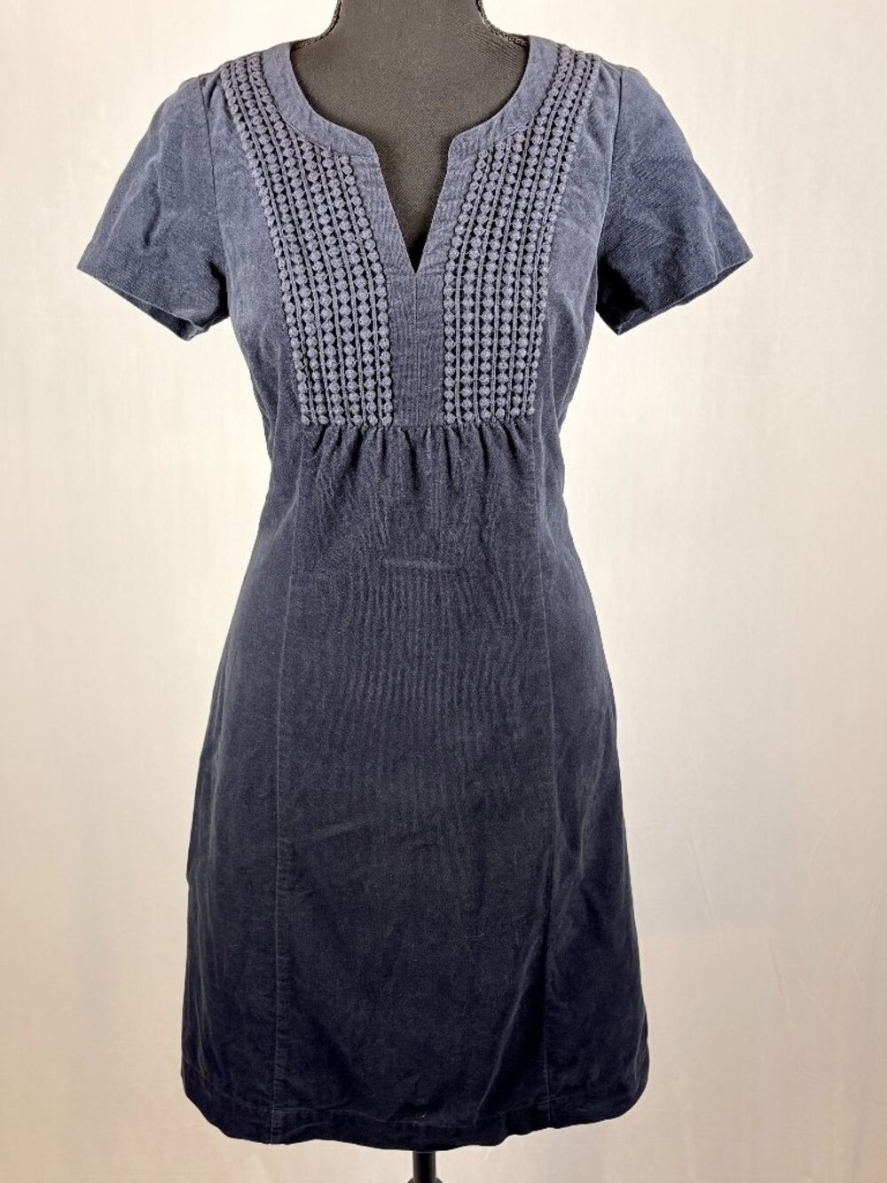 Boden | Velvet Short Sleeve Dress | 4 | Blue Embroidered Shift Dress